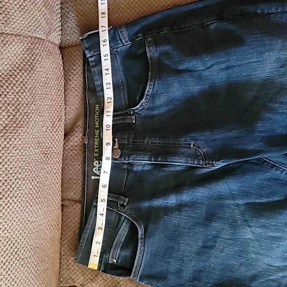 Lee Extreme Motion Athletic Fit Jeans - Picture 5 of 7